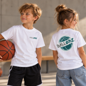 zwei Kinder mit Ballerz Shirt